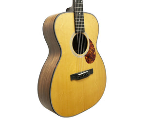 Eastman E3OME Sitka/Ovangkol Acoustic-Electric Guitar in Natural