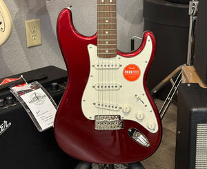 Fender Squier Classic Vibe '60s Stratocaster in Candy Apple Red