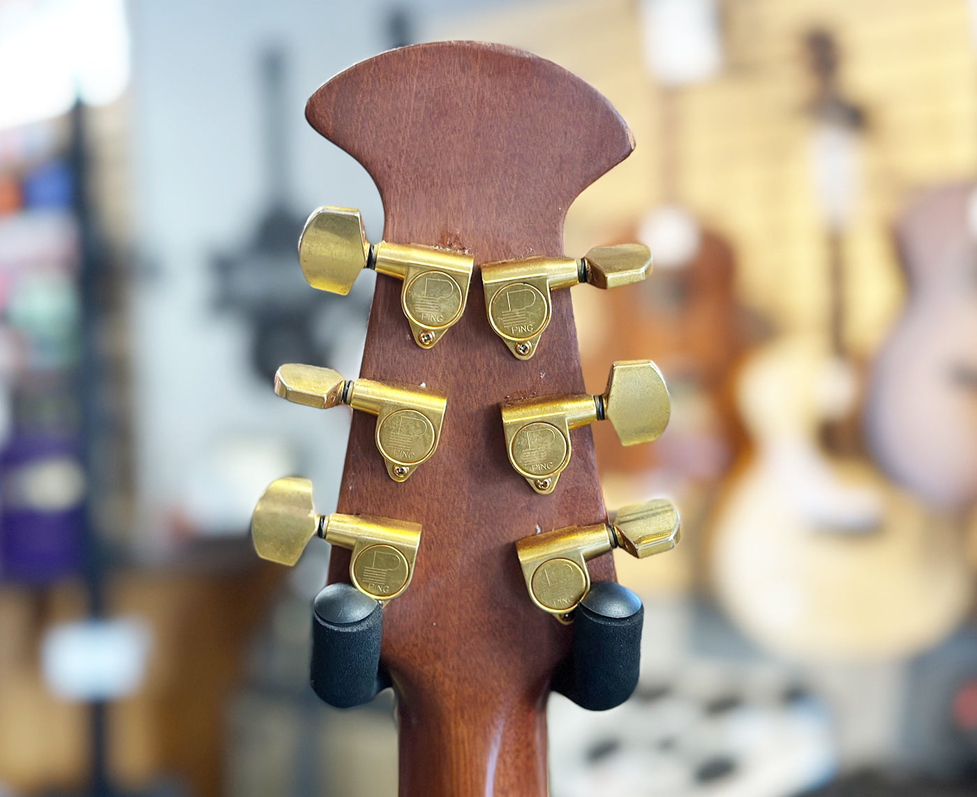Ovation Celebrity Deluxe CC247 Mid-Depth Acoustic-Electric