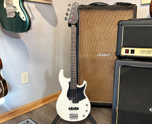 Yamaha BB234 4-String Electric Bass in White